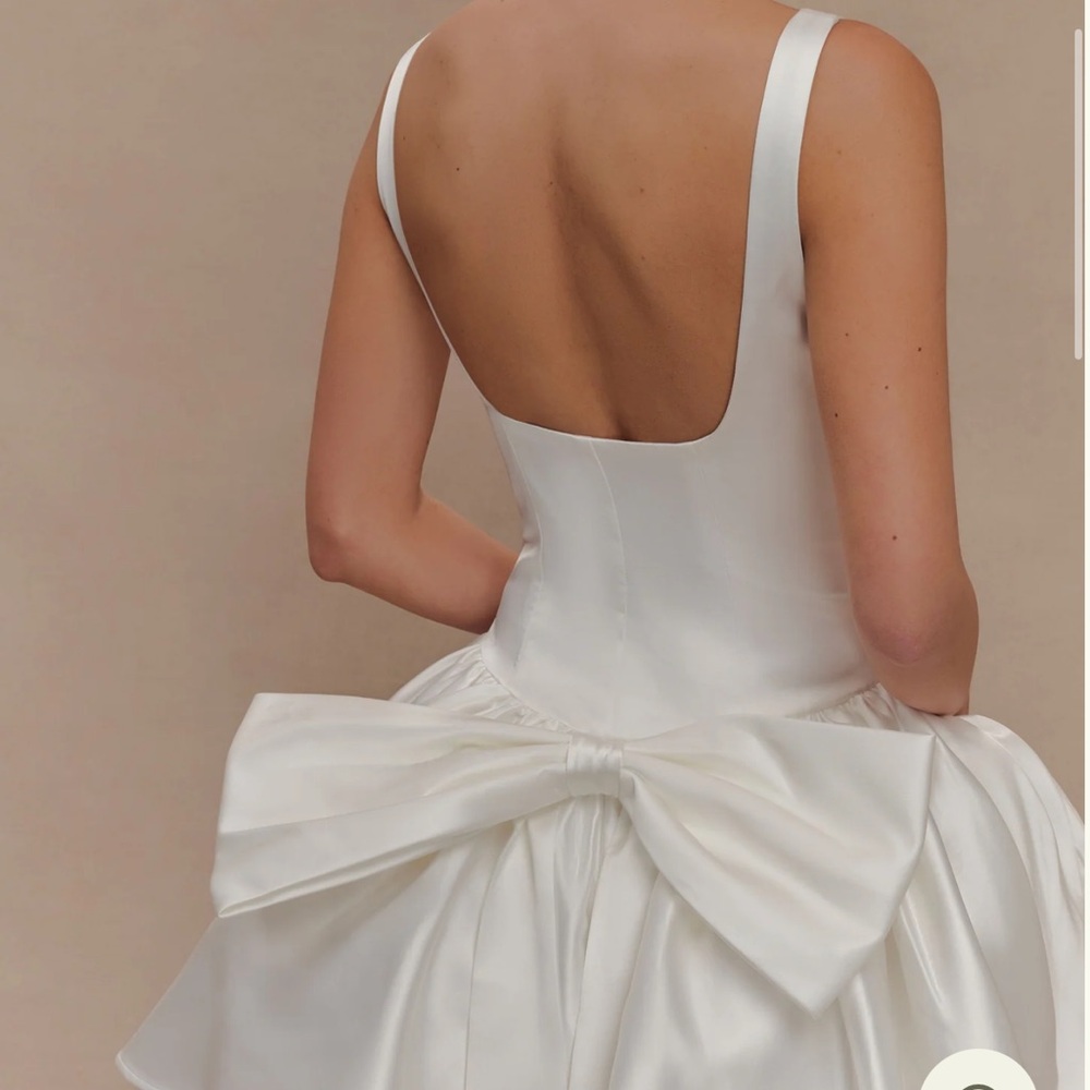 White Sleeveless Square Neck Backless Sundress